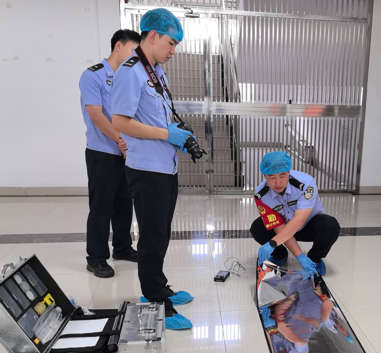 湖南凤凰铁警模拟演练"足迹追踪"