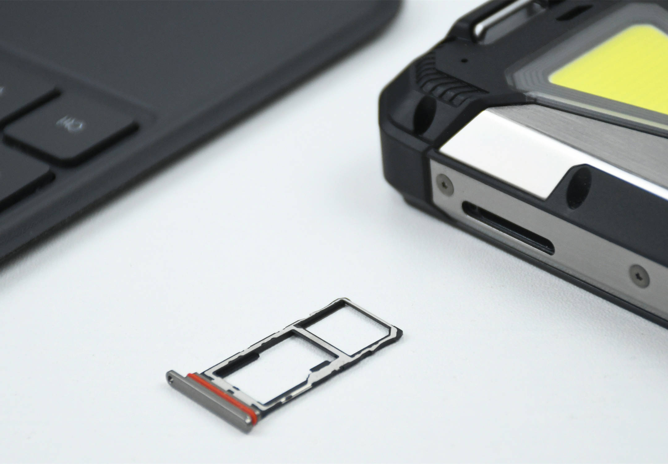 3英寸屏幕设计,还是一台三防手机