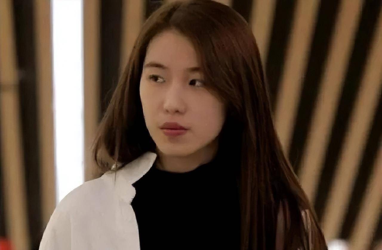 16岁女孩吃饭靠人喂,辽宁"巨婴"每天开销过万,开宾利卖手机壳_刘思琦