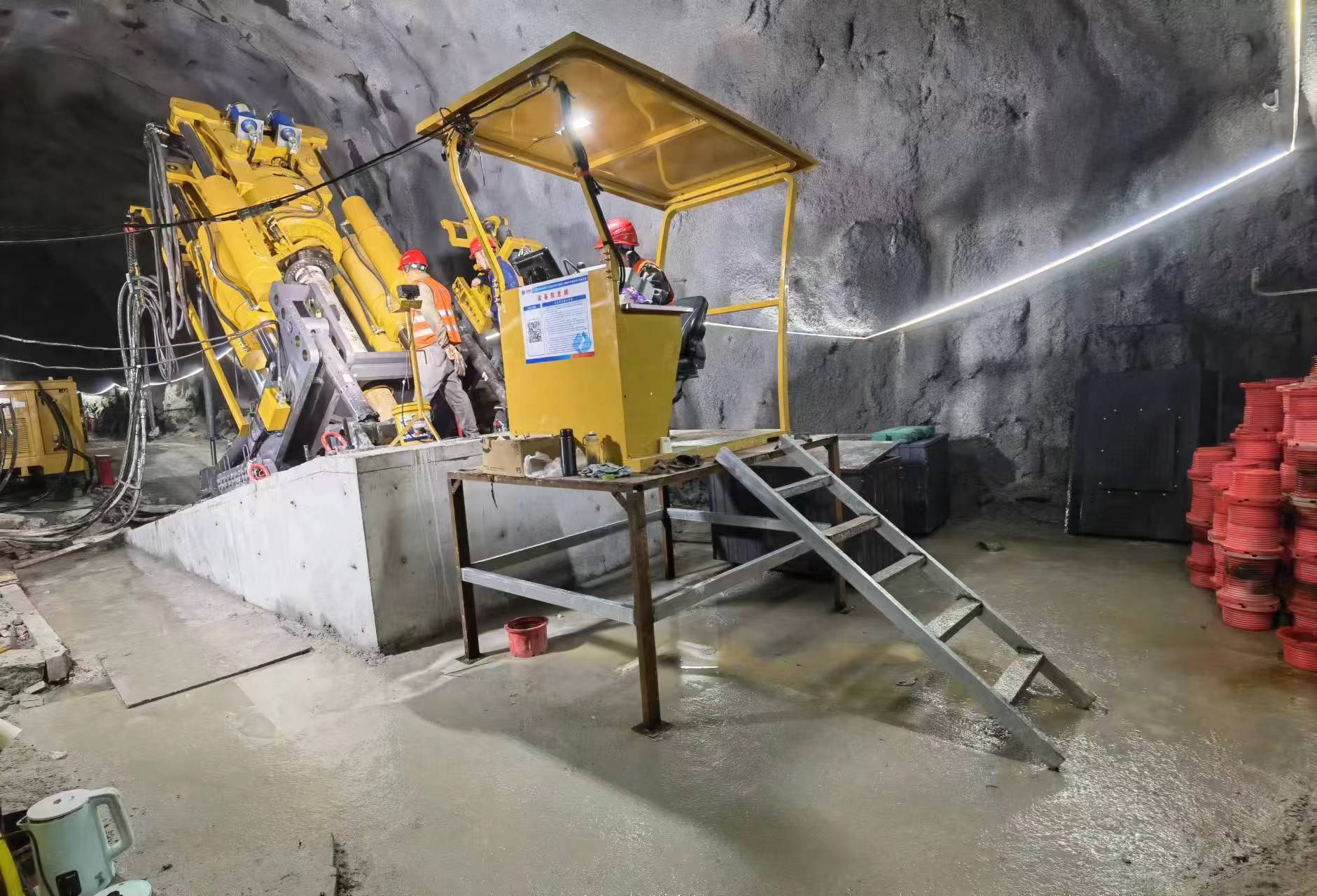 四川辰鹤建筑工程有限公司(辰鹤钻井),专注于大直径,长斜井反井钻施工