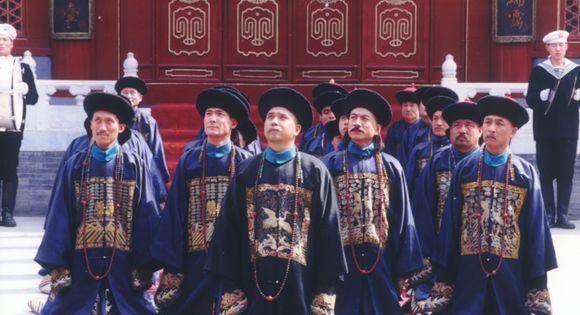 荣禄姓瓜尔佳氏,出身于正白旗.