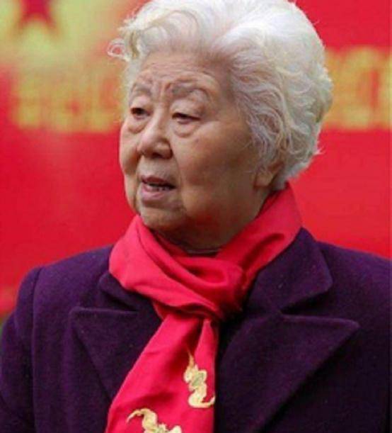 她按照寻人启事上的内容找到了郭德贤,郭德贤对王素珍一家人很是感激