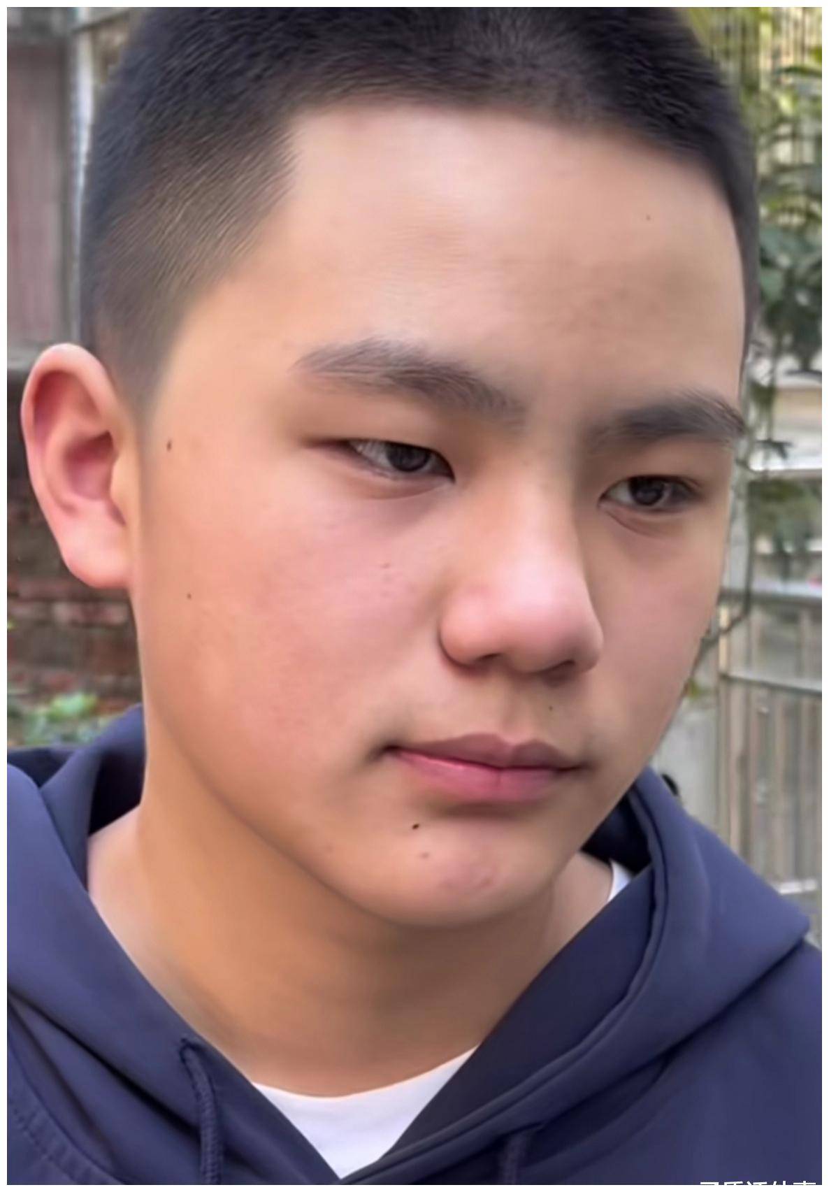 13岁男生剪寸发后续,目前情绪稍稳定,但父亲有些后怕_头发_儿子_初中