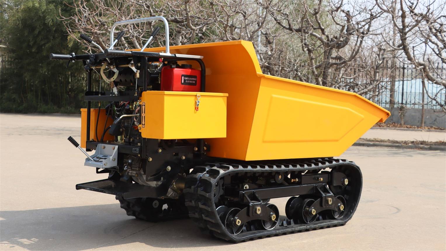 跟走式履带液压翻斗运输车专门定制给棕榈园使用