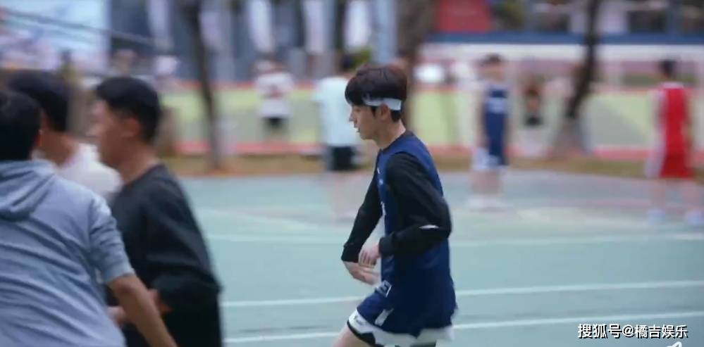 杨舒予与魏哲鸣约打篮球