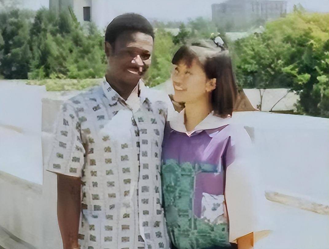 回顾清华才女王丽红,远嫁非洲生五子,父亲气得"一夜白头",今怎样?