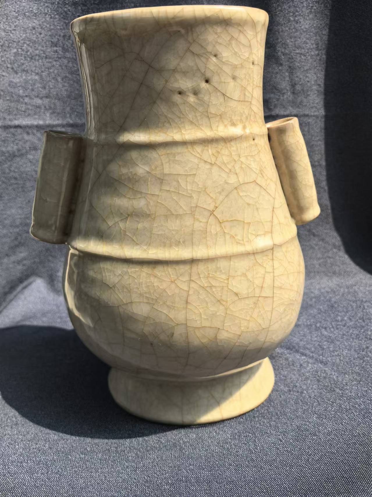 杭州老虎洞南宋官窑弦纹贯耳瓶_瓷器_文化_生产
