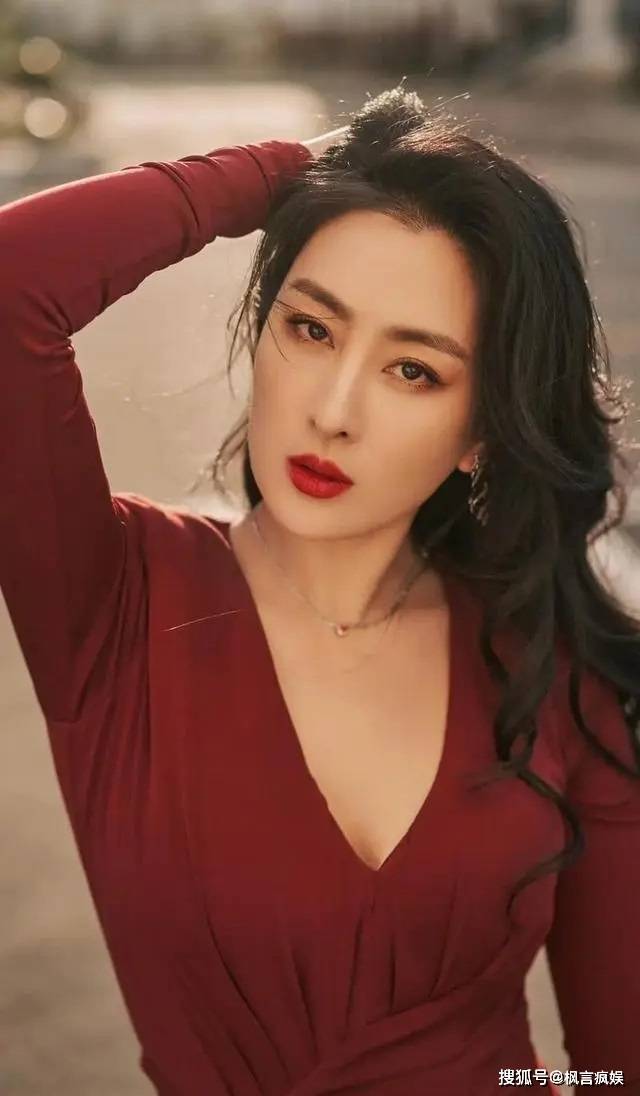 而这一次,再多的名利都救不了43岁的"海后"马苏_李小璐_贾乃亮_明星