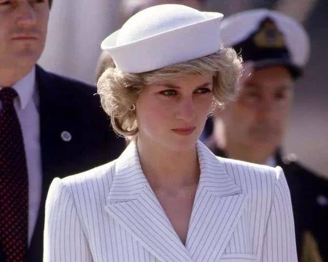 最孤独的戴安娜:独坐泰姬陵没人陪,威廉长大后故地重游心酸抹泪