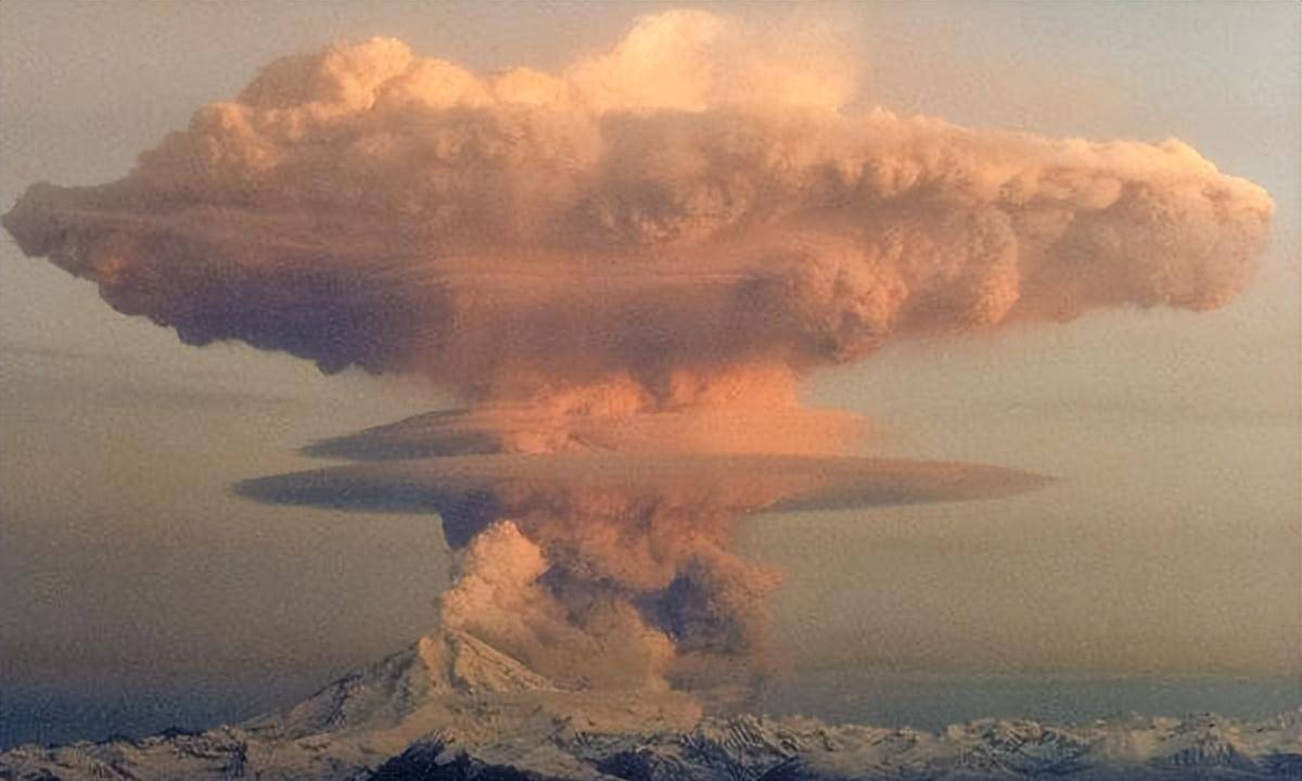 庞贝城火山图片