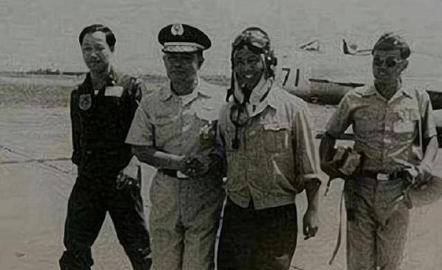 越南飞行员乔清陆,联合9人叛逃中国,他们的结局如何?