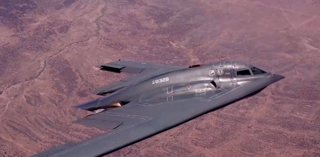 美国的b2轰炸机到底有多厉害?看到这些数据后,军迷们不淡定了