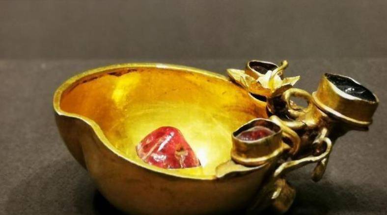 1957年,北京发现明朝皇帝"岳父墓",满墓珍宝再现"旷世绝恋"