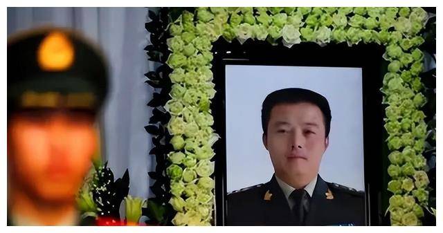 31岁女老师被特招入伍,授少校警衔,凭啥?如今现状如何