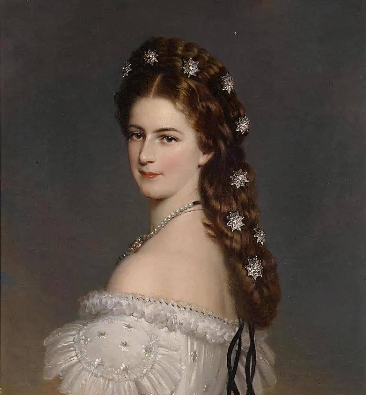 皇后之位被妹妹茜茜取代,爱人因病早逝,海伦公主却活出自我价值