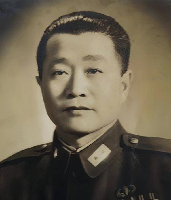 黄维改造27年,特赦后去台湾给老蒋扫墓,拜访宋美龄,这是为何?