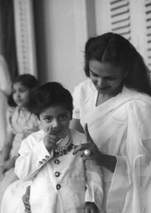 王妃:拥有300多件顶级珠宝,地毯镶着150万颗珍珠,一生奢靡_西塔·德维