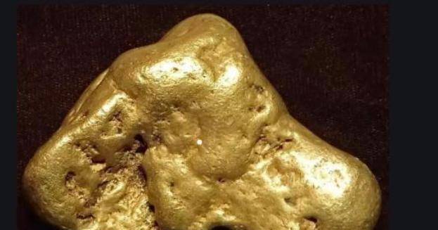 原创1988年,河南农民在伏牛山河滩边捡到2斤中的"狗头金"