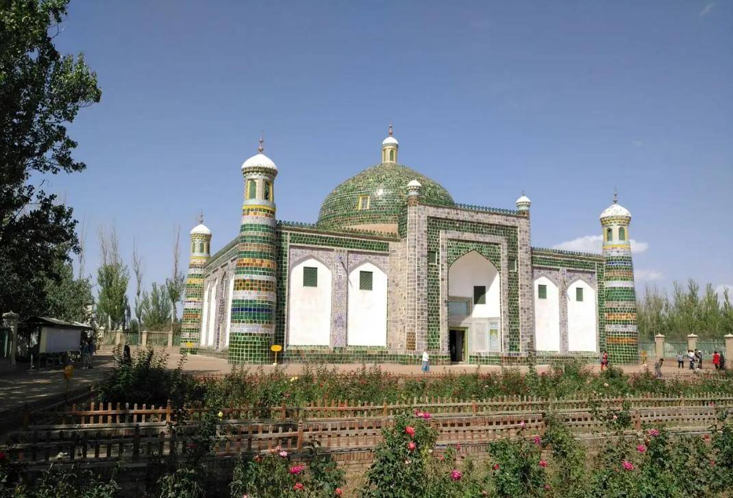 阿帕霍加墓经历了三百多年的风雨历史的洗礼,以其