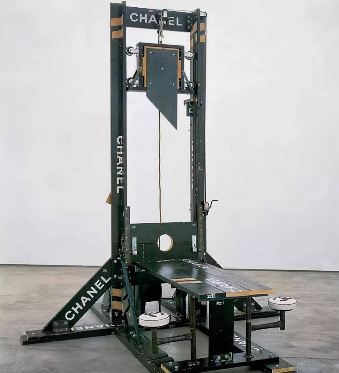 断头台处刑因何废止?最后一次公开处刑时,到底发生了什么?