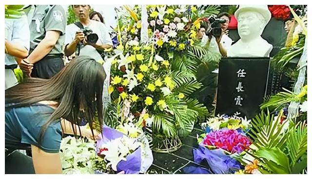 2004年任长霞葬礼:万人空巷近20万人送行,死因让人心酸