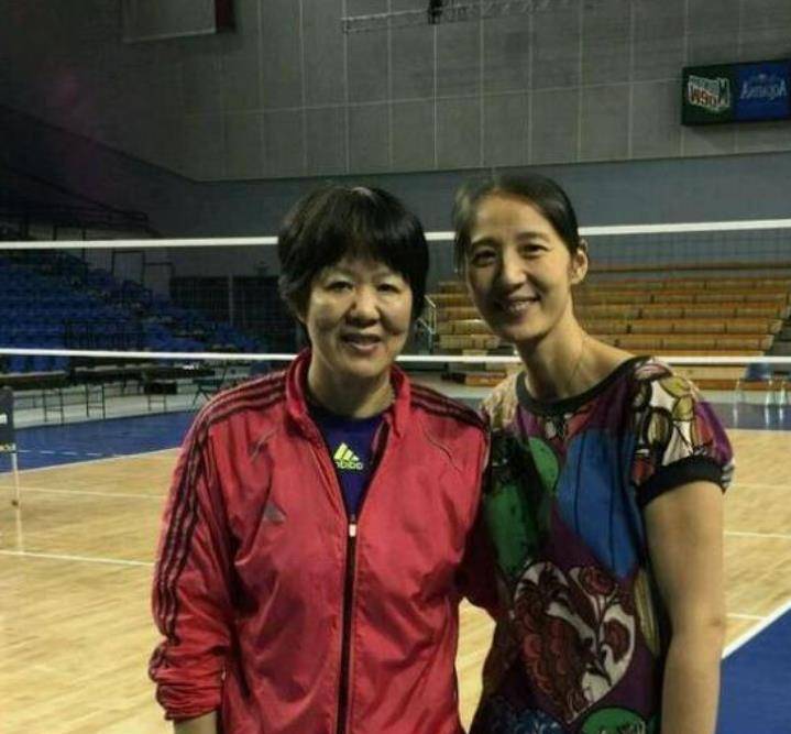 女排健将李月明:19岁入选国家队退役后,二婚嫁给美国人很幸福