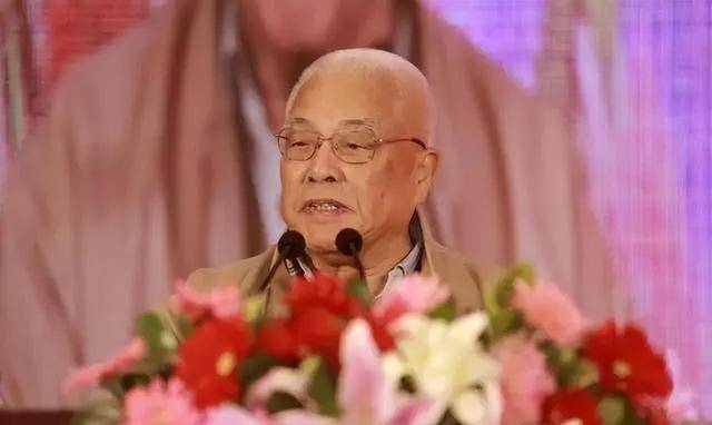 他连升三级担任安徽省委书记,主政时废除多项特权,为官清正廉明