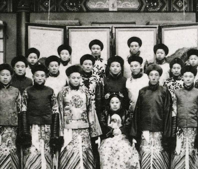 晚清赢家端康皇贵太妃:爱听戏和点外卖,晚年成了皇室当家人