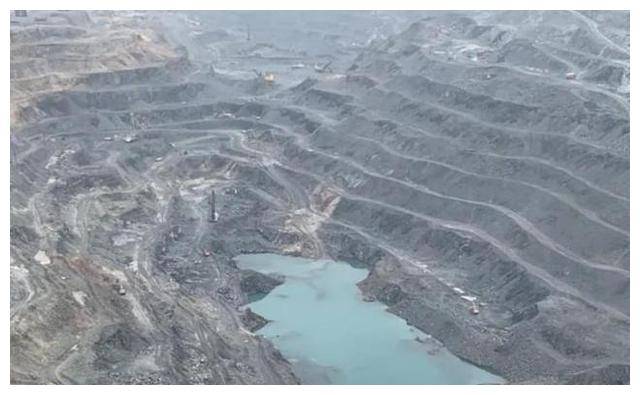 在唐山,有着数不尽的矿产行业,2002年,古冶区的钢铁行业前景非常红火