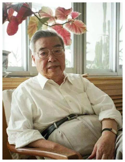 他是原山西省委书记,23岁正处级,32岁副部级,36岁官至正部级