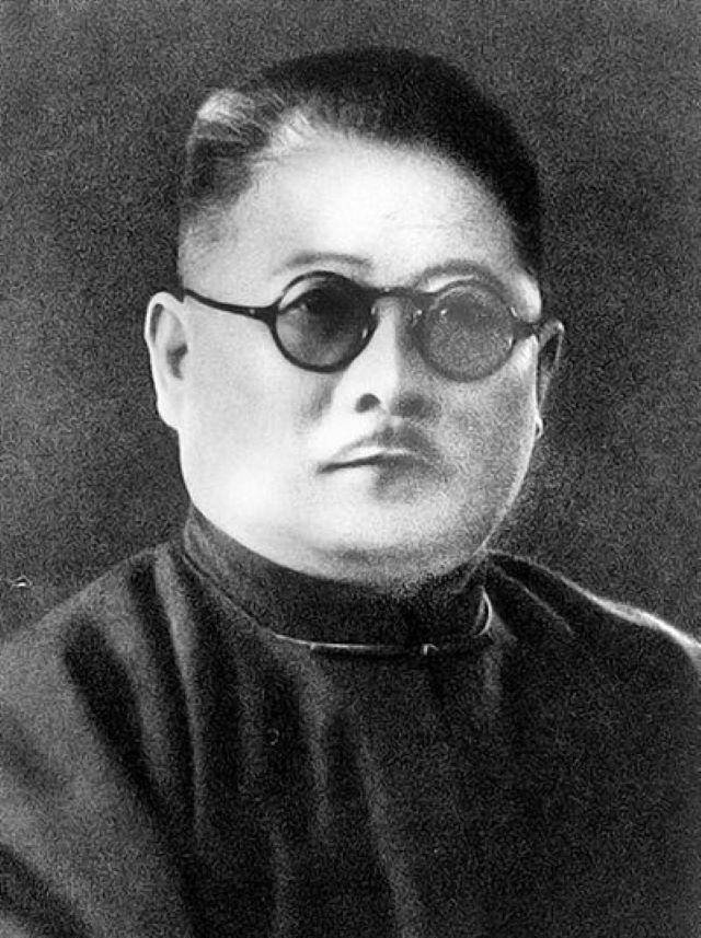1任总想当官太太;2任在吉鸿昌牺牲后,装疯_胡洪霞_抗日_蒋介石