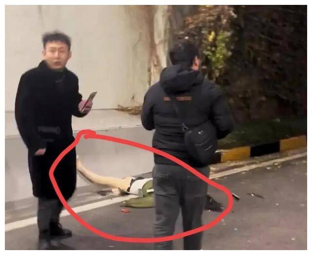 重庆摩托车事故,四人全灭,另一辆摩托车网红骑手和乘客才16岁