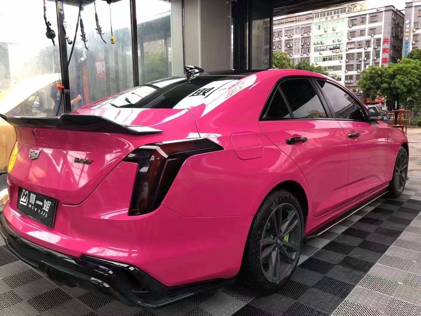 凯迪拉克ct4改色甜菜根紫,温暖红与深邃紫,个性与魅力的融合