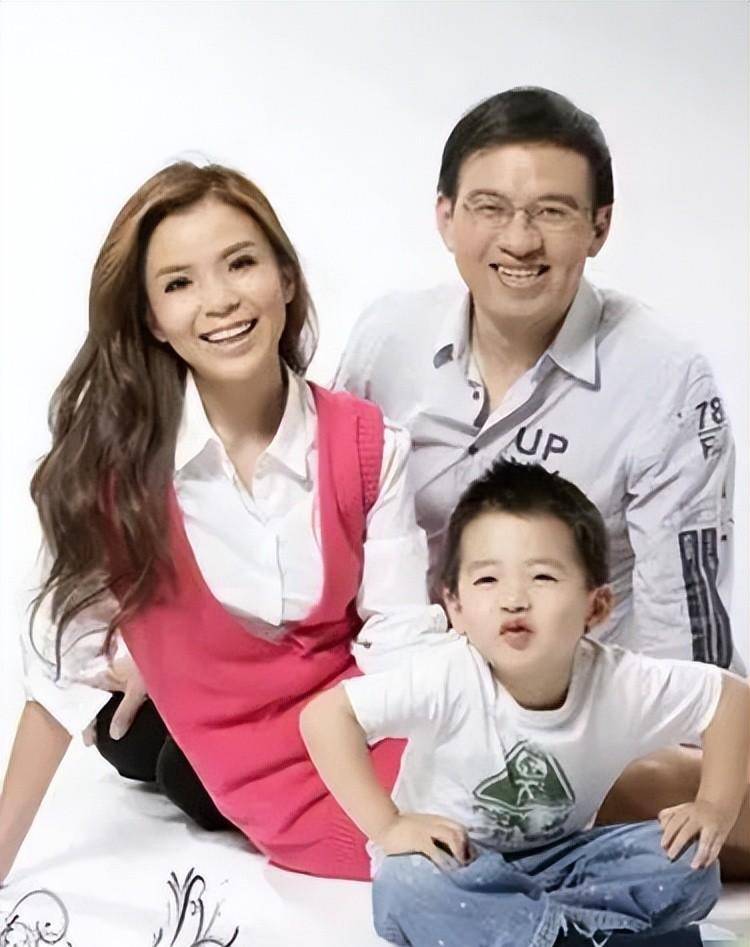 坚强的朱迅:17岁异国患癌,37岁失去父亲,母亲是她一生的痛