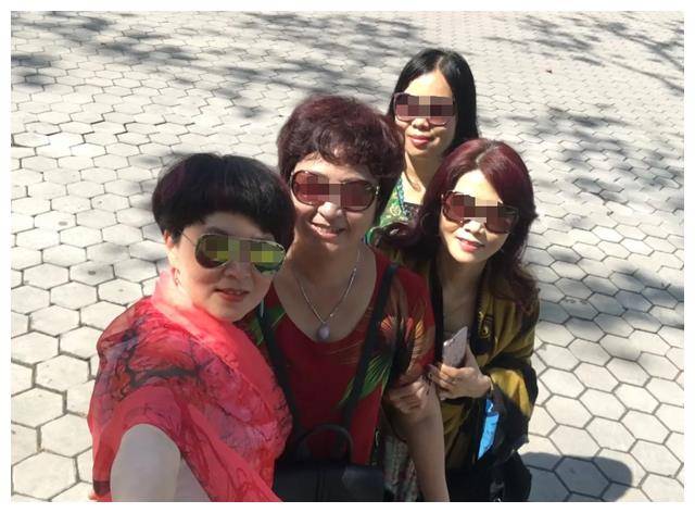 吴女士记得至少两人第一次约会时候的饭钱是马登毅给的.