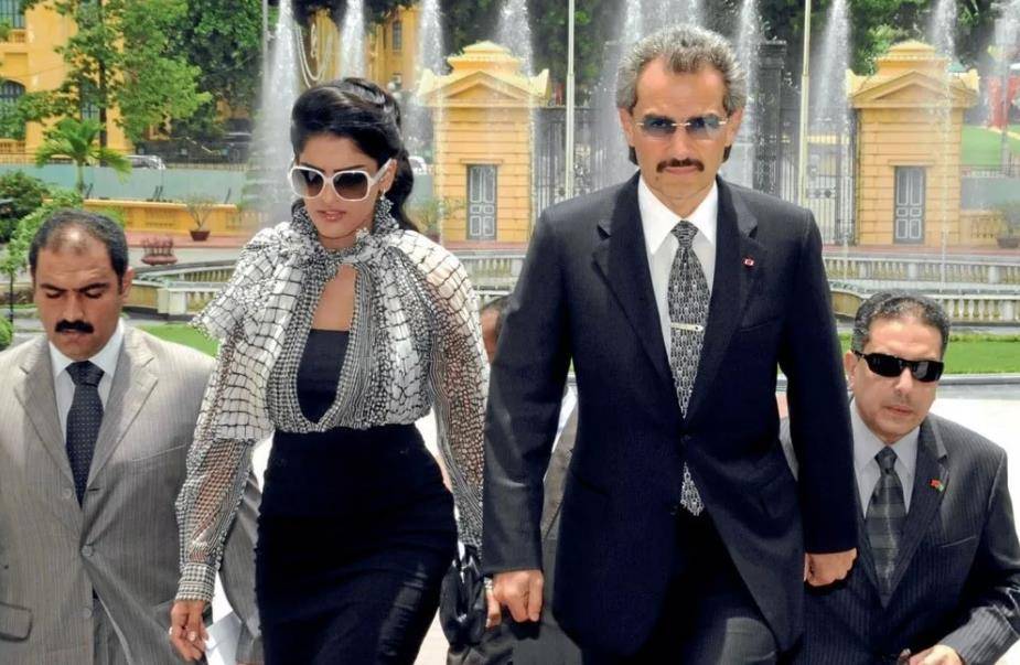 协议离婚,相互祝福在文章的开头部分我们曾经提到过:阿米拉王妃离婚