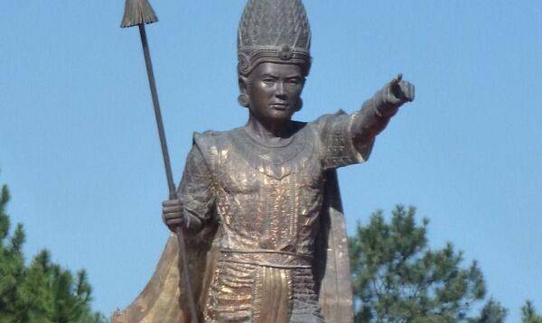 个叫膺它沙罗铁的小国国王,于公元1238年统一泰国全境,建立素可泰王朝