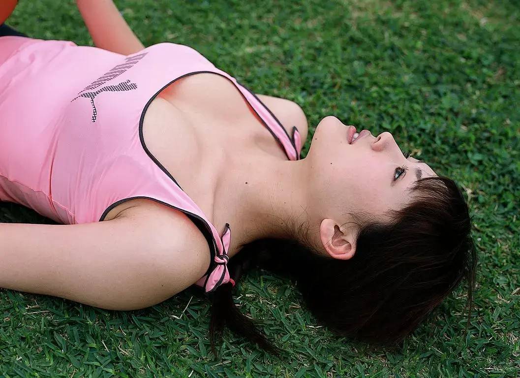 绫濑遥:日本"治愈系女王"以非凡魅力与绝美身材再掀风潮