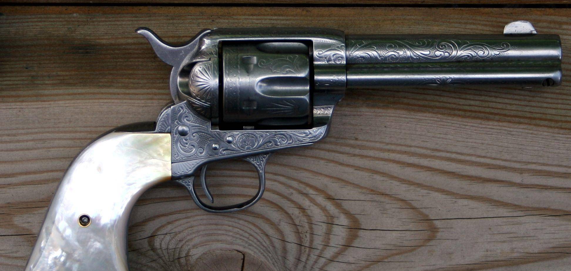 357马格南的柯尔特m1873单动式转轮手枪.根据他的士兵说,巴顿