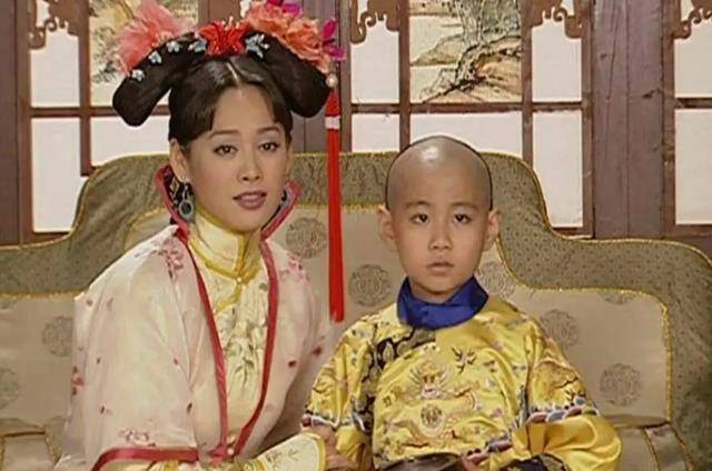 孝庄太后辅佐两代君王,权势滔天,为何自己不效仿武则天当女皇_多尔衮