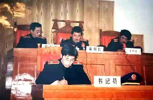 晚年惨遭虐待,最后将女儿告上法庭_杨玉书_辛珠明_吴伟