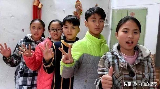 2006年,安徽夫妇生下五胞胎,父母坚持不愿送人,如今已读高中