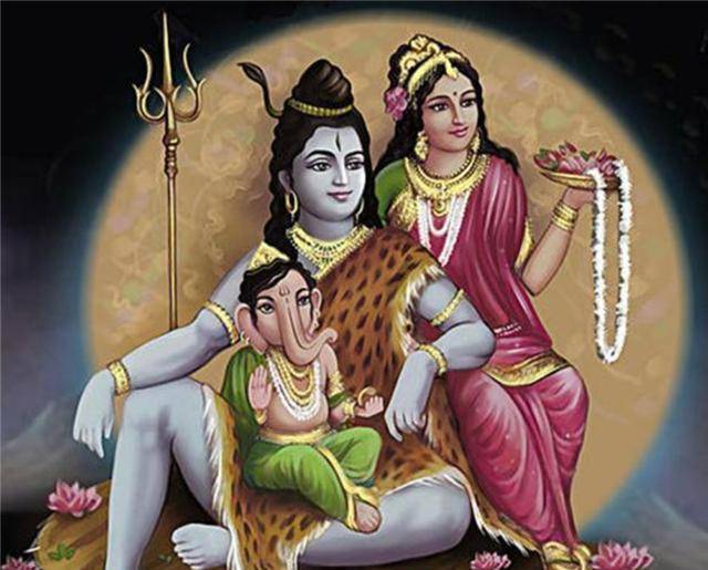 印度男孩长相奇特,被称"象头神童",被当地人供奉跪拜