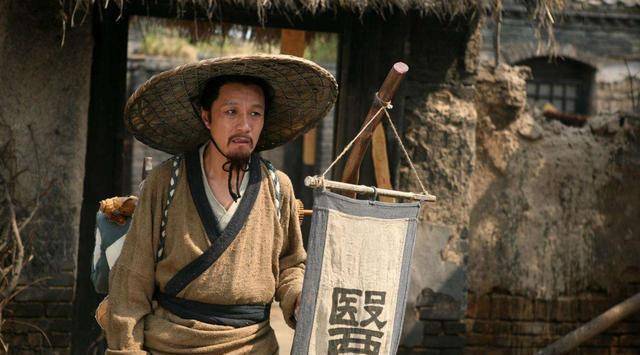 郎中将蚂蟥塞进慈禧的衣领,慈禧不怒反而大喜:"良医,重赏!