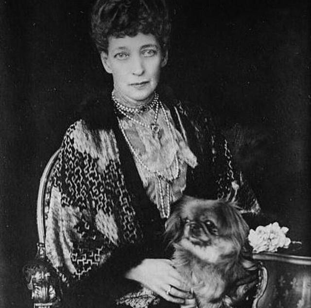 结婚半世纪,丈夫阅女无数,她却活出了优雅的样子_亚历山德拉_爱德华