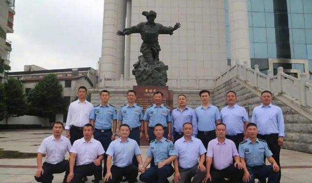 14年过去,汶川大地震中舍命一跳的空降兵15勇士,过得怎么样了?