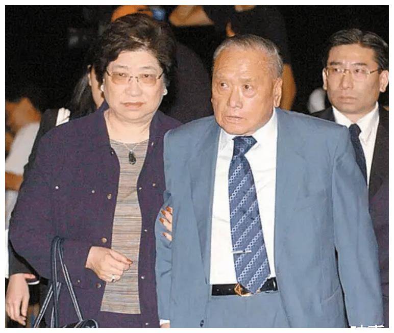 转身娶妻妹,老年痴呆后儿女疯抢家产_德根_妻子_香港