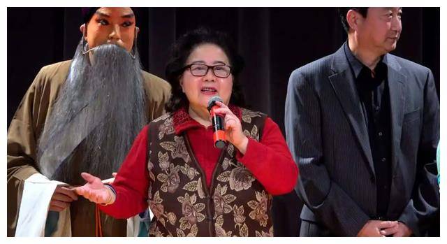 齐淑芳:带领30名演员选择留在美国,抛弃丈夫,如今年老回国