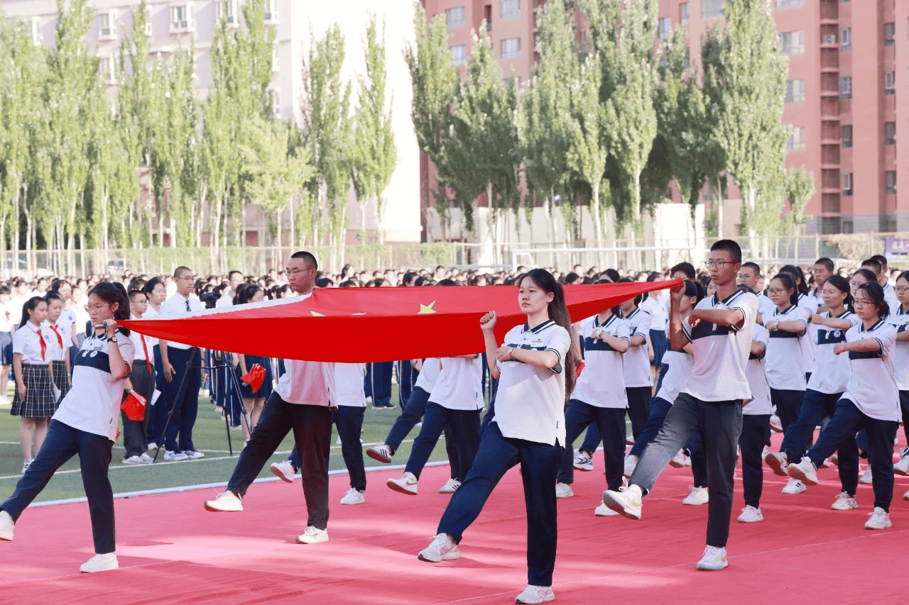 库尔勒华山中学校服图片