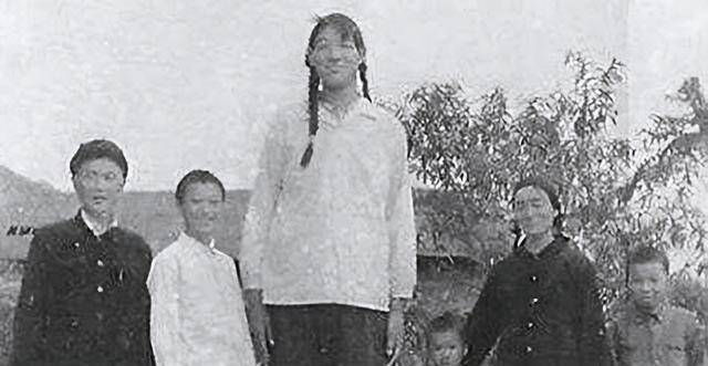 中国第一"女巨人",一顿吃2斤米饭,穿60码的鞋,遗体封存完整